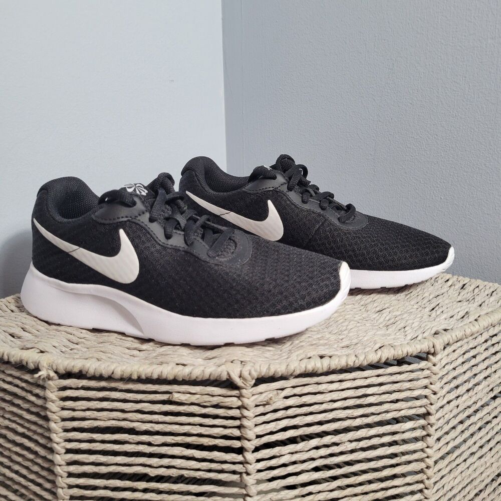 Nike Tanjun EasyOn Breathable Black Low Top Casual Running Shoes Women's Size 6